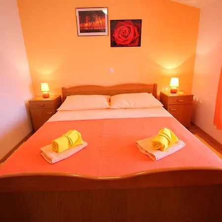 Gotovac Apartment *